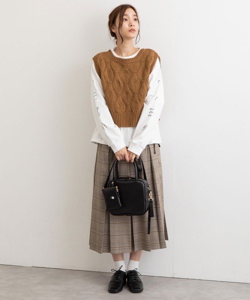 POU DOU DOU（プードゥドゥ）の「透かし編みショートニットベスト（ベスト・レディース・ネイビー/アイボリー/キャメル・3）」の11枚目の写真