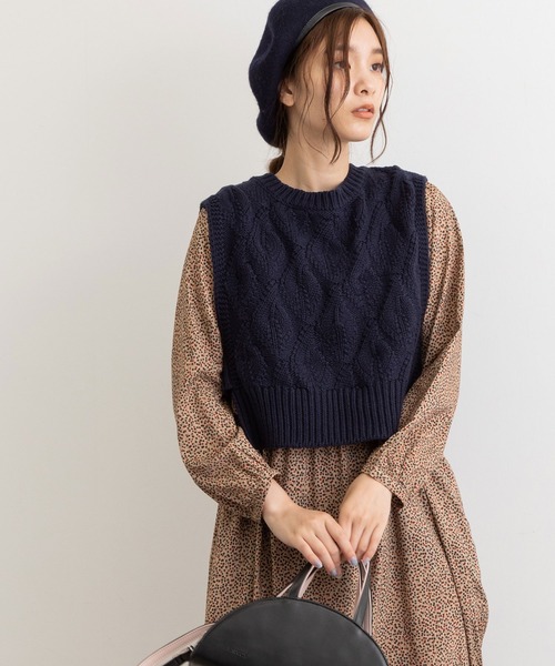 POU DOU DOU（プードゥドゥ）の「透かし編みショートニットベスト（ベスト・レディース・ネイビー/アイボリー/キャメル・3）」の22枚目の写真