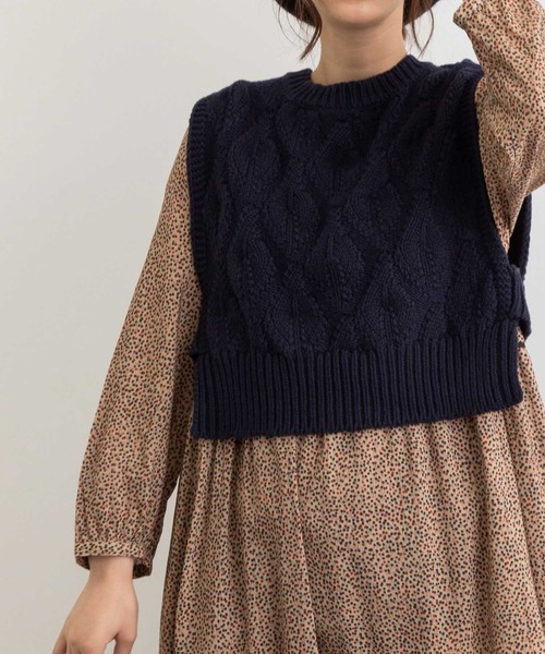 POU DOU DOU（プードゥドゥ）の「透かし編みショートニットベスト（ベスト・レディース・ネイビー/アイボリー/キャメル・3）」の9枚目の写真