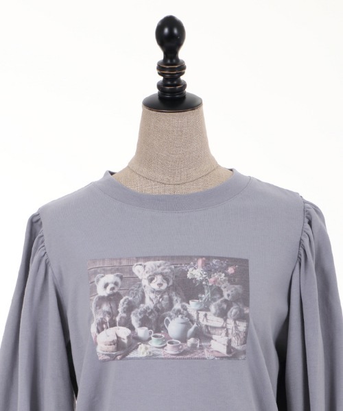 axes femme POETIQUE(アクシーズファムポエティック)の「おかしなお茶会長袖Tシャツ(Tシャツ/カットソー・レディース・ラベンダー/グレイッシュベージュ/ブルー・MEDIUM)」の20枚目の写真