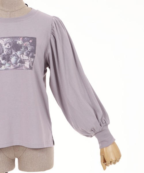 axes femme POETIQUE(アクシーズファムポエティック)の「おかしなお茶会長袖Tシャツ(Tシャツ/カットソー・レディース・ラベンダー/グレイッシュベージュ/ブルー・MEDIUM)」の4枚目の写真