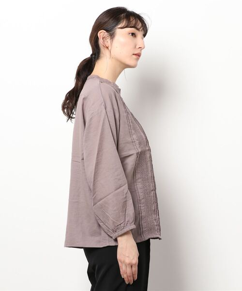 Samansa Mos2 blue(サマンサモスモスブルー)の「レースピンタックブラウス(シャツ/ブラウス・レディース・グレー/チャコール/キナリ・フリ-)」の4枚目の写真