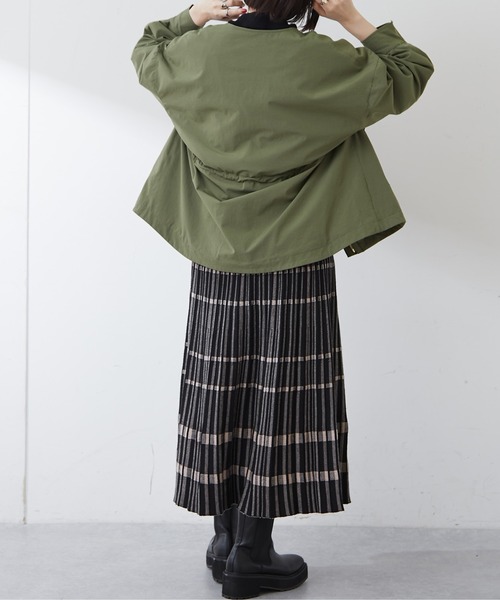 DISCOAT(ディスコート)の「ノーカラーウエストギャザーブルゾン(ブルゾン・レディース・ブラック/カーキ/ホワイト系その他・MEDIUM/LARGE)」の13枚目の写真