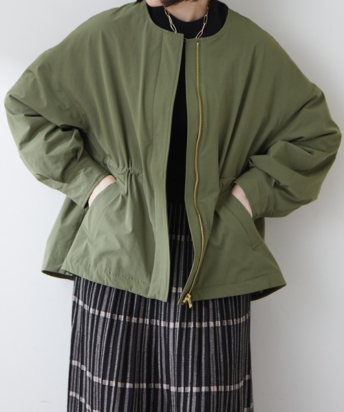 DISCOAT(ディスコート)の「ノーカラーウエストギャザーブルゾン(ブルゾン・レディース・ブラック/カーキ/ホワイト系その他・MEDIUM/LARGE)」の10枚目の写真
