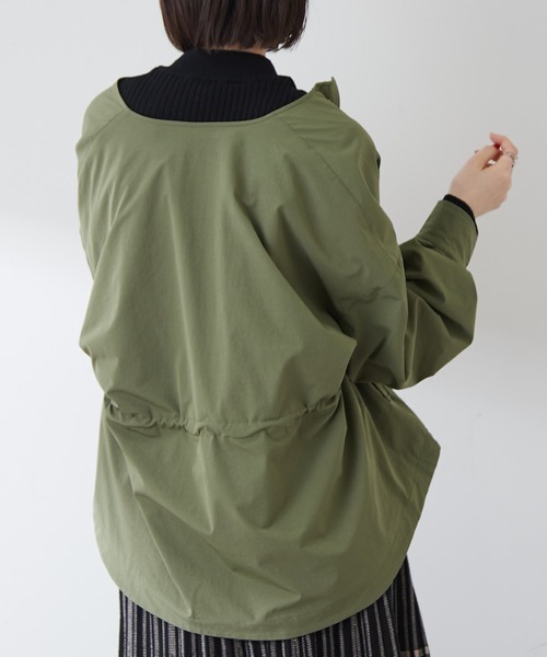 DISCOAT(ディスコート)の「ノーカラーウエストギャザーブルゾン(ブルゾン・レディース・ブラック/カーキ/ホワイト系その他・MEDIUM/LARGE)」の7枚目の写真