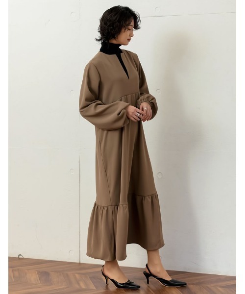 キーネックストレッチティアードワンピース