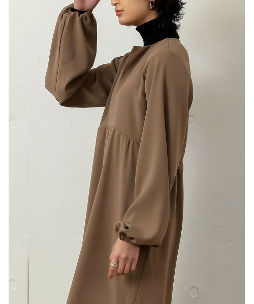 キーネックストレッチティアードワンピース