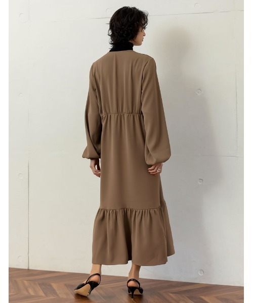 キーネックストレッチティアードワンピース