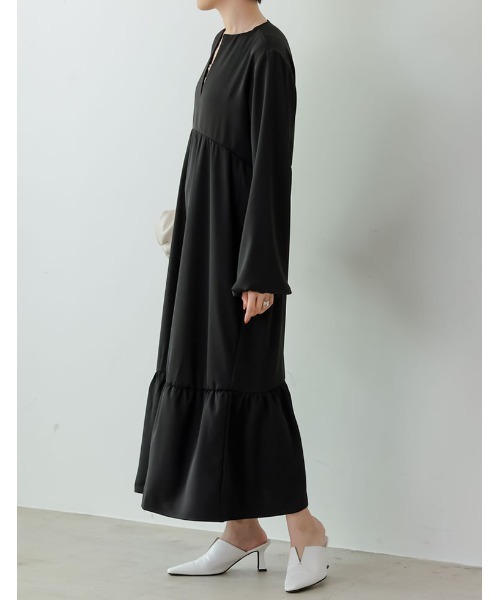キーネックストレッチティアードワンピース