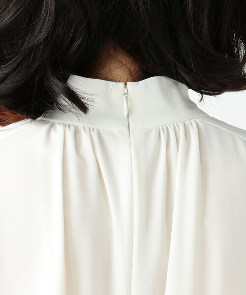 Demi-Luxe BEAMS(デミルクス ビームス)の「Demi-Luxe BEAMS / スタンドネック プルオーバー 22FO(シャツ/ブラウス・レディース・ホワイト・38/36/40)」の4枚目の写真
