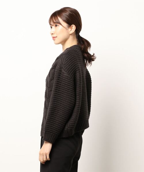Samansa Mos2（サマンサ モスモス）の「ケーブル柄トッパーカーディガン（カーディガン/ボレロ・レディース・ベージュ/チャコール/キナリ・ﾌﾘ-）」の4枚目の写真