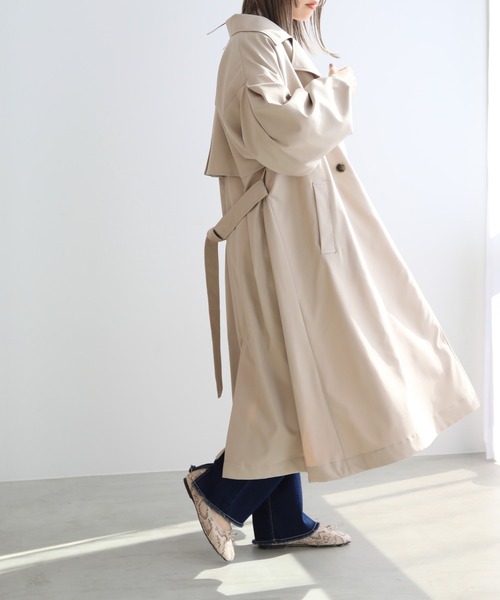 RAY CASSIN（レイカズン）の「ボリュームトレンチコート（トレンチコート・レディース・グリーン/オレンジ/グレイッシュベージュ/ベージュ・FREE）」の2枚目の写真