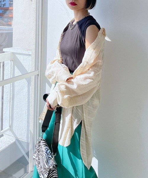 PAGEBOY（ページボーイ）の「シアーボーダーBIGシャツ（シャツ/ブラウス・レディース・ブラック/オフホワイト/ライム/グレイッシュベージュ・FREE）」の2枚目の写真