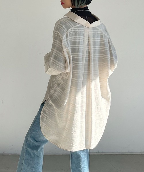 PAGEBOY（ページボーイ）の「シアーボーダーBIGシャツ（シャツ/ブラウス・レディース・ブラック/オフホワイト/ライム/グレイッシュベージュ・FREE）」の6枚目の写真