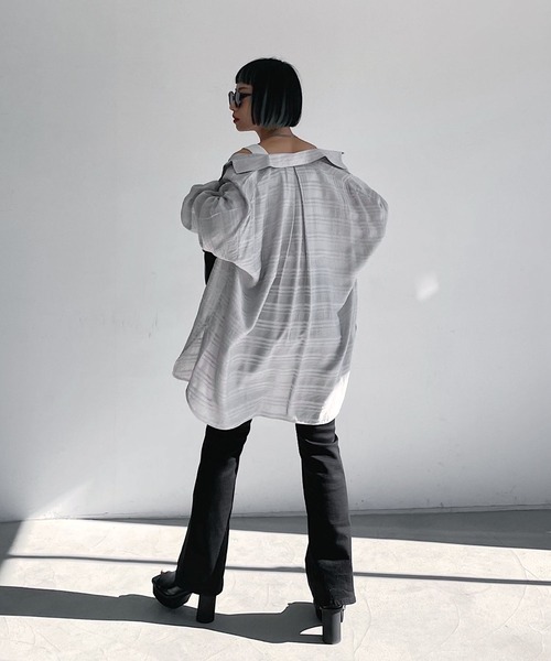 PAGEBOY（ページボーイ）の「シアーボーダーBIGシャツ（シャツ/ブラウス・レディース・ブラック/オフホワイト/ライム/グレイッシュベージュ・FREE）」の15枚目の写真