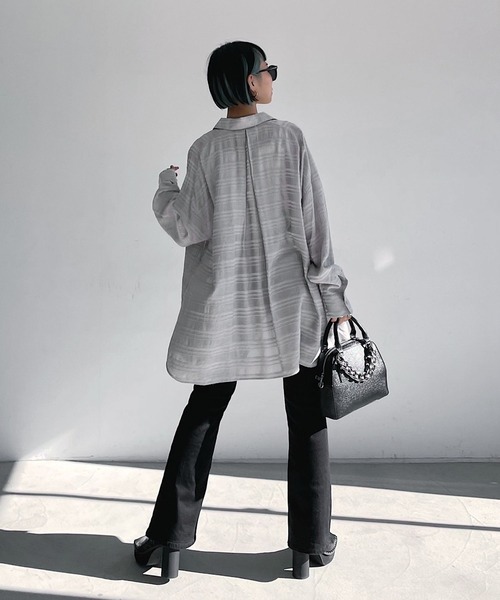 PAGEBOY（ページボーイ）の「シアーボーダーBIGシャツ（シャツ/ブラウス・レディース・ブラック/オフホワイト/ライム/グレイッシュベージュ・FREE）」の16枚目の写真