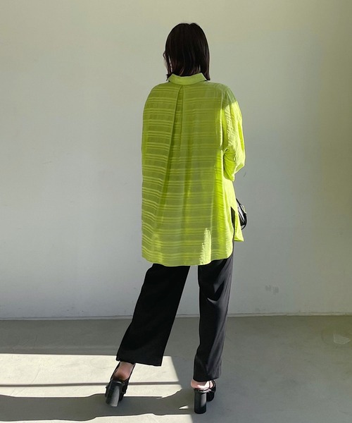 PAGEBOY（ページボーイ）の「シアーボーダーBIGシャツ（シャツ/ブラウス・レディース・ブラック/オフホワイト/ライム/グレイッシュベージュ・FREE）」の19枚目の写真