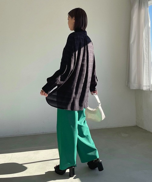 PAGEBOY（ページボーイ）の「シアーボーダーBIGシャツ（シャツ/ブラウス・レディース・ブラック/オフホワイト/ライム/グレイッシュベージュ・FREE）」の11枚目の写真