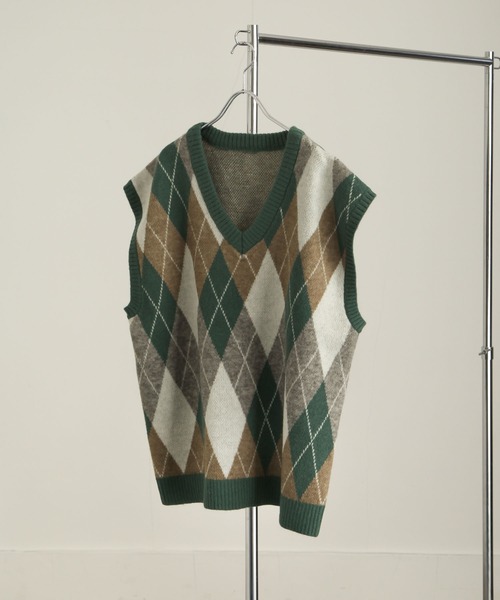 NILWAY（ニルウェイ）の「バルキーアーガイル柄オーバーサイズニットベスト（ベスト・メンズ・ネイビー/グリーン/キャメル/グレイッシュベージュ/ブルー・MEDIUM/LARGE）」の3枚目の写真