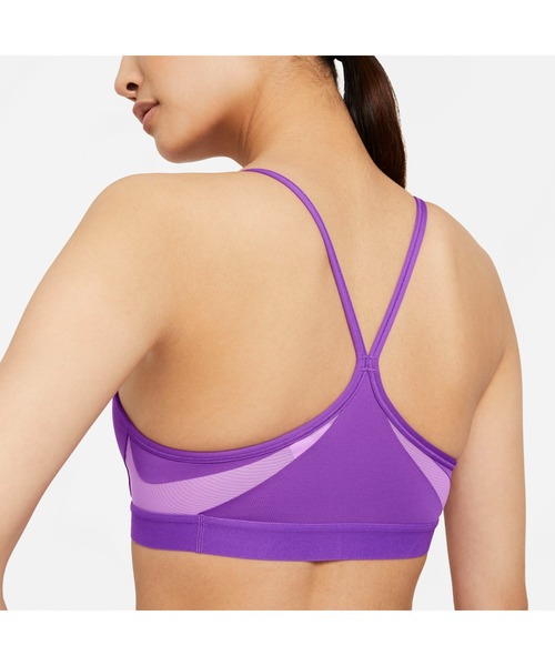 NIKE（ナイキ）の「NIKE/ナイキ ウィメンズ Vネック インディ ブラ（スポーツブラ・レディース・ブラック/パープル・S/L/M）」の5枚目の写真