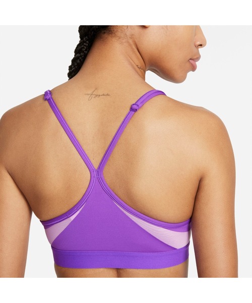 NIKE（ナイキ）の「NIKE/ナイキ ウィメンズ Vネック インディ ブラ（スポーツブラ・レディース・ブラック/パープル・S/L/M）」の6枚目の写真