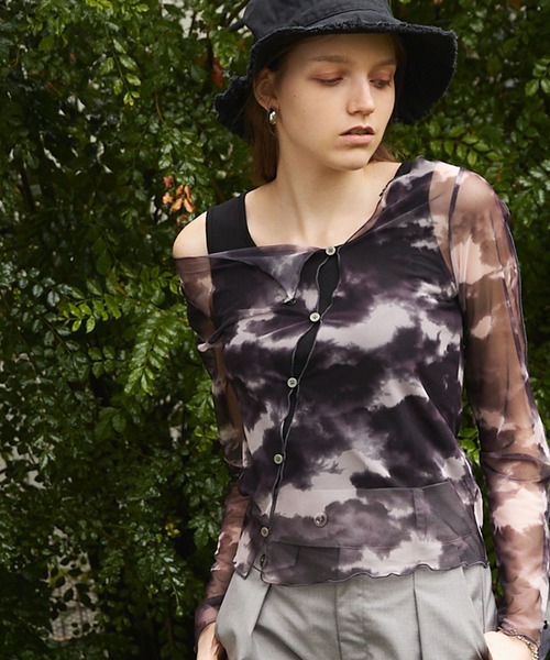 Keeepy(キーピー)の「【Keeepy】tulle diagonal button design ensemble pullover with tank top(Tシャツ/カットソー・レディース・ブラック/ブラック系その他・FREE)」の13枚目の写真
