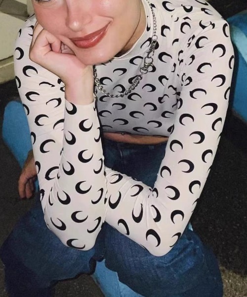 MANGROVE(マングローブ)の「ムーンプリントトップス(Tシャツ/カットソー・レディース・ホワイト/ブラック/ベージュ/レッド/ピンク/グリーン・FREE)」の9枚目の写真