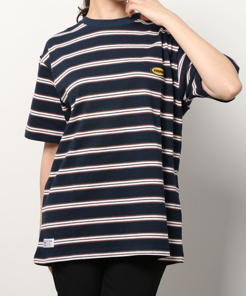 VISION STREET WEAR(ヴィジョンストリートウェア)の「VISION STREET WEAR/ヴィジョンストリートウェア ビッグシルエット ボーダー ロゴワッペン ワンポイント刺繍 Tシャツ(Tシャツ/カットソー・メンズ・チャコールグレー/ネイビー/オフホワイト・LL/M/L)」の14枚目の写真