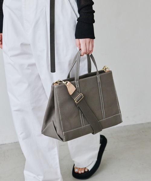 russet(ラシット)の「【SSカラー追加】《SHOPPER》トートバッグ M【キャンバス】(CE-242)(トートバッグ・レディース・ブラック/グレー/ターコイズブルー/キナリ/コーラルピンク/ベージュ系その他/ベージュ系その他2/モカ/グリーン/ベージュ/ライトブルー/ダークグレー・FREE)」の5枚目の写真