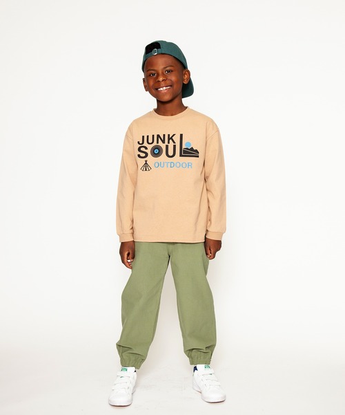 JUNKSOUL（ジャンクソウル）の「JUNK SOUL/国内プリントJUNKSOUL OUTDOORブランドロゴ ロンＴ (M4)（Tシャツ/カットソー・キッズ・ホワイト/オレンジ/ライトイエロー/ライトブルー/ベージュ/カーキ/ブラック/杢グレー・100cm/140cm/150cm/120cm/130cm/110cm/160cm）」の5枚目の写真