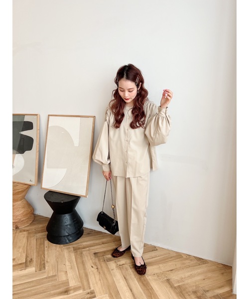 JUMELLE（ジュメロ）の「フロントボタンテーパードパンツ（スラックス・レディース・グレー/ベージュ・SMALL/MEDIUM）」の18枚目の写真