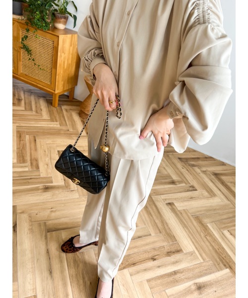 JUMELLE（ジュメロ）の「フロントボタンテーパードパンツ（スラックス・レディース・グレー/ベージュ・SMALL/MEDIUM）」の9枚目の写真