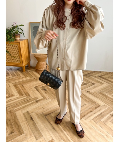 JUMELLE（ジュメロ）の「フロントボタンテーパードパンツ（スラックス・レディース・グレー/ベージュ・SMALL/MEDIUM）」の4枚目の写真