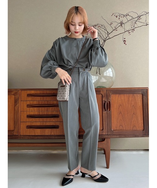 JUMELLE（ジュメロ）の「フロントボタンテーパードパンツ（スラックス・レディース・グレー/ベージュ・SMALL/MEDIUM）」の7枚目の写真