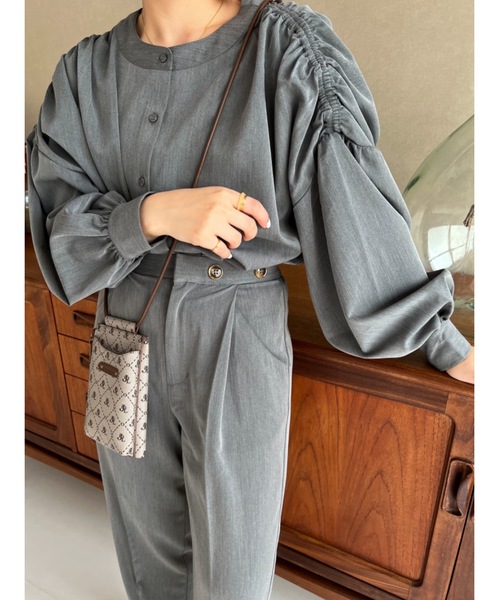 JUMELLE（ジュメロ）の「フロントボタンテーパードパンツ（スラックス・レディース・グレー/ベージュ・SMALL/MEDIUM）」の13枚目の写真