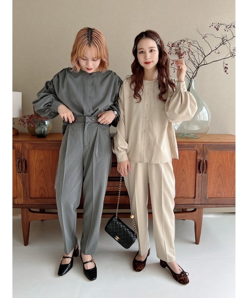 JUMELLE（ジュメロ）の「フロントボタンテーパードパンツ（スラックス・レディース・グレー/ベージュ・SMALL/MEDIUM）」の3枚目の写真