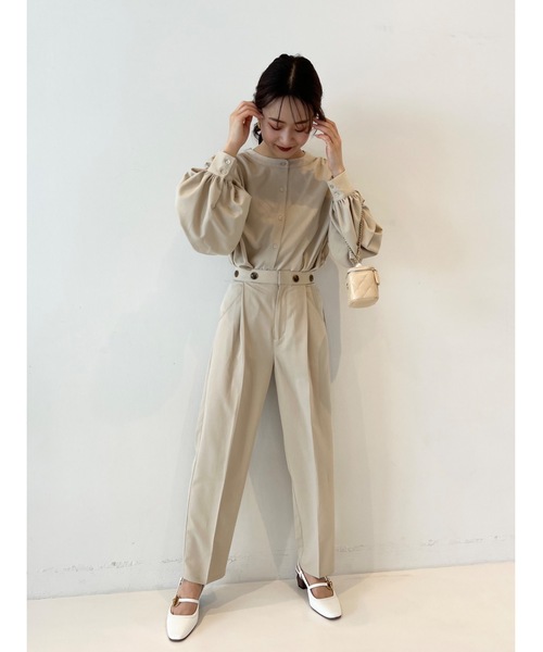 JUMELLE（ジュメロ）の「フロントボタンテーパードパンツ（スラックス・レディース・グレー/ベージュ・SMALL/MEDIUM）」の5枚目の写真