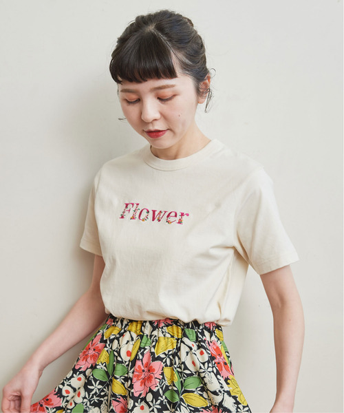 CHILD WOMAN（チャイルドウーマン）の「40/2天竺 Pineapple/Flower 刺繍Tシャツ（Tシャツ/カットソー・レディース・ホワイト/レッド/サックスブルー/ピンク/イエロー/アイボリー・FREE）」の2枚目の写真