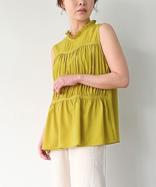 JUNOAH（ジュノア）の「フリル襟ノースリーブブラウス（シャツ/ブラウス・レディース・ブラック/アイボリー/マスタード/グレー・MEDIUM/LARGE）」の4枚目の写真