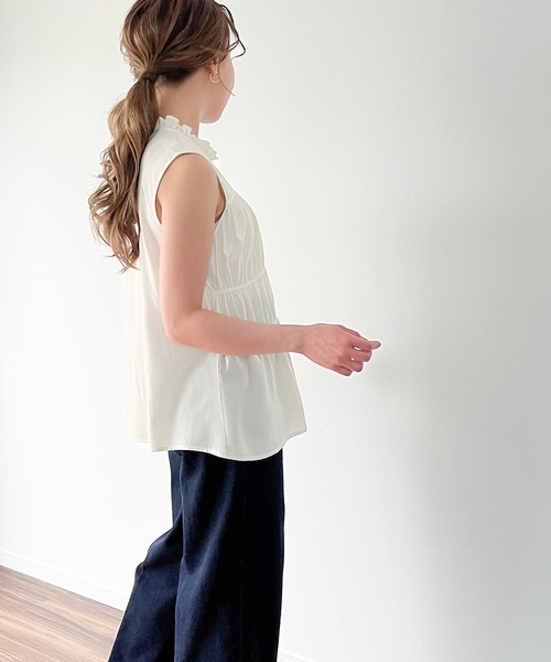 JUNOAH（ジュノア）の「フリル襟ノースリーブブラウス（シャツ/ブラウス・レディース・ブラック/アイボリー/マスタード/グレー・MEDIUM/LARGE）」の12枚目の写真