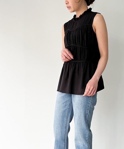 JUNOAH（ジュノア）の「フリル襟ノースリーブブラウス（シャツ/ブラウス・レディース・ブラック/アイボリー/マスタード/グレー・MEDIUM/LARGE）」の8枚目の写真