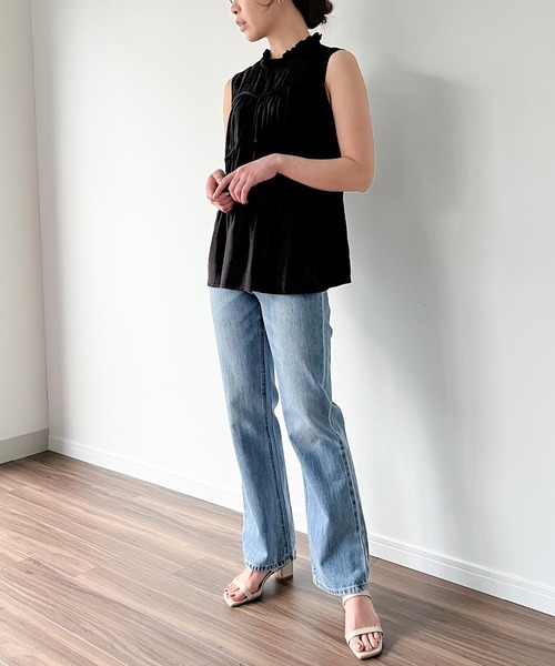 JUNOAH（ジュノア）の「フリル襟ノースリーブブラウス（シャツ/ブラウス・レディース・ブラック/アイボリー/マスタード/グレー・MEDIUM/LARGE）」の6枚目の写真