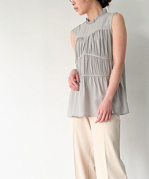 JUNOAH（ジュノア）の「フリル襟ノースリーブブラウス（シャツ/ブラウス・レディース・ブラック/アイボリー/マスタード/グレー・MEDIUM/LARGE）」の17枚目の写真