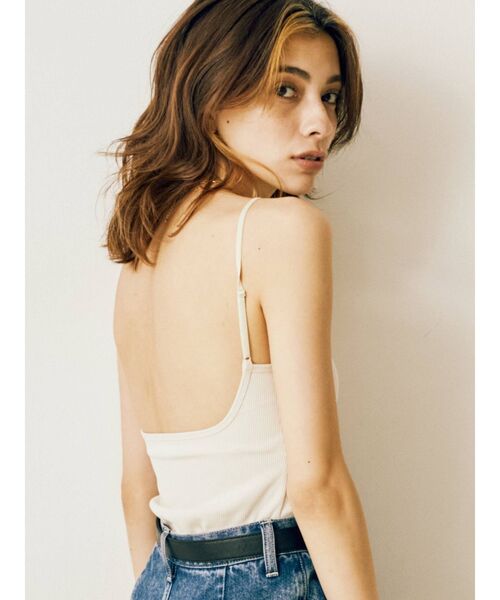 EVRIS(エヴリス)の「バックオープンリブキャミソール(キャミソール・レディース・ブラック/アイボリー・FREE)」の2枚目の写真