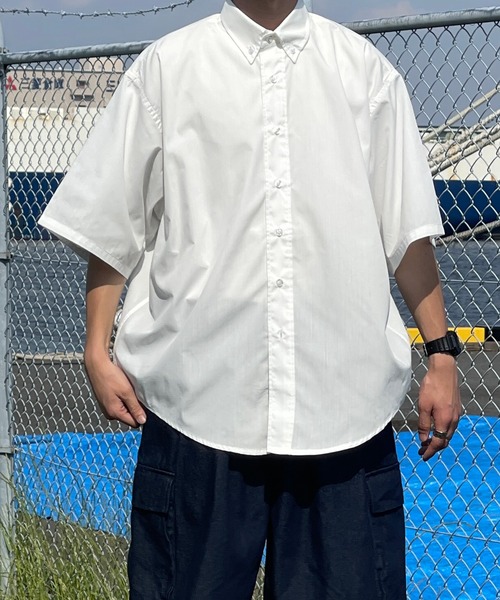 kutir（クティール）の「シンプル半袖レギュラーシャツ（シャツ/ブラウス・メンズ・ブラック/ダークグリーン/オフホワイト/サックスブルー・MEDIUM/LARGE）」の2枚目の写真