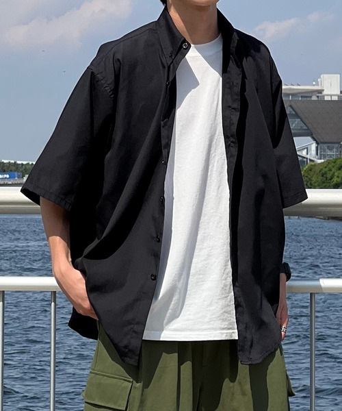 kutir（クティール）の「シンプル半袖レギュラーシャツ（シャツ/ブラウス・メンズ・ブラック/ダークグリーン/オフホワイト/サックスブルー・MEDIUM/LARGE）」の3枚目の写真