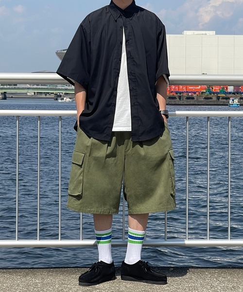 kutir（クティール）の「シンプル半袖レギュラーシャツ（シャツ/ブラウス・メンズ・ブラック/ダークグリーン/オフホワイト/サックスブルー・MEDIUM/LARGE）」の6枚目の写真