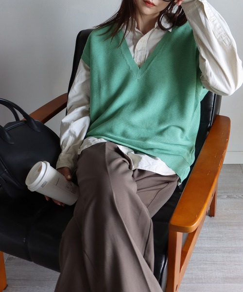 COURO（コウロ）の「Ｖネックカラーニットベスト（ベスト・レディース・レッド/サックスブルー/ピンク/オレンジ/ブルー/グリーン/ブルーグリーン・FREE）」の5枚目の写真