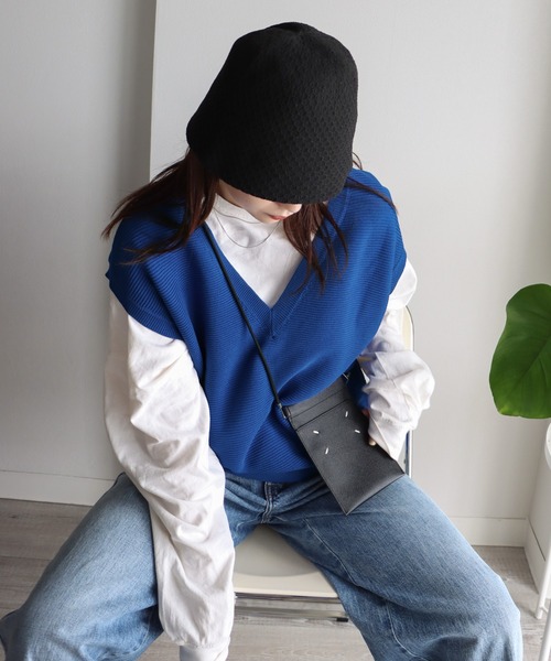 COURO（コウロ）の「Ｖネックカラーニットベスト（ベスト・レディース・レッド/サックスブルー/ピンク/オレンジ/ブルー/グリーン/ブルーグリーン・FREE）」の4枚目の写真