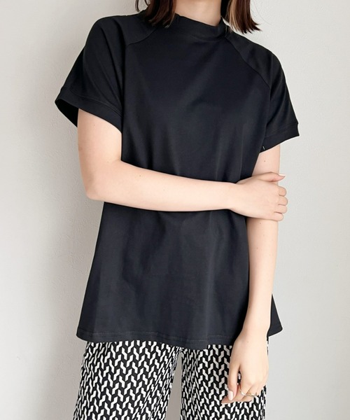 at12:03(アットイチニーゼロサン)の「モックネック シンプルフレンチスリーブトップス/ラグランTシャツ(Tシャツ/カットソー・レディース・ホワイト/ブラック/ベージュ/ブラウン/ブルー・FREE)」の4枚目の写真